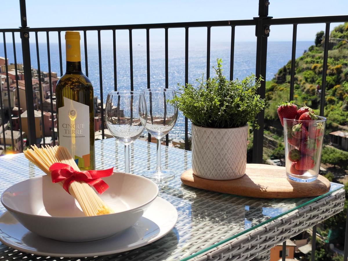 L' Attico Giallo Oro Di Giulia Manarola Bagian luar foto