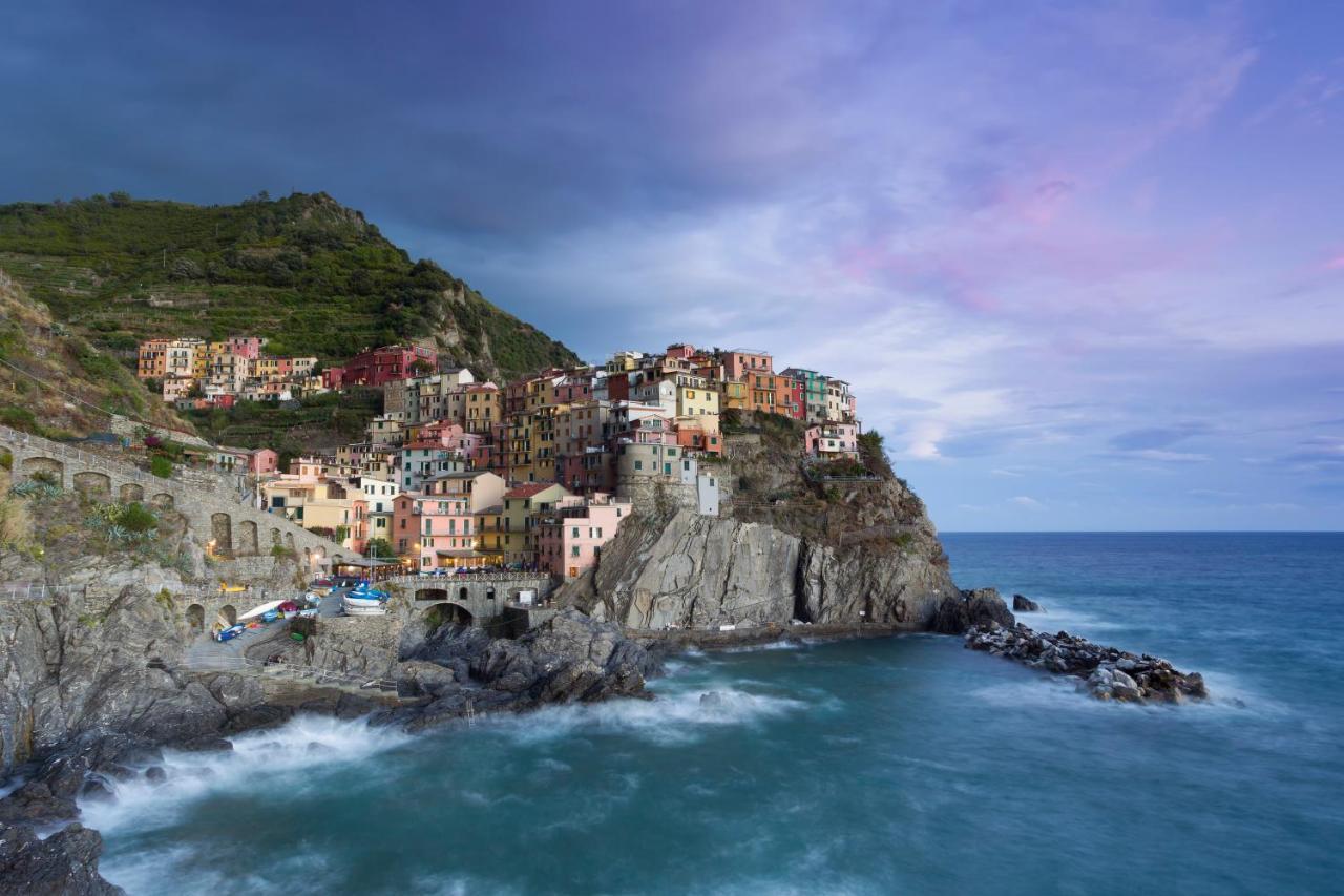 L' Attico Giallo Oro Di Giulia Manarola Bagian luar foto