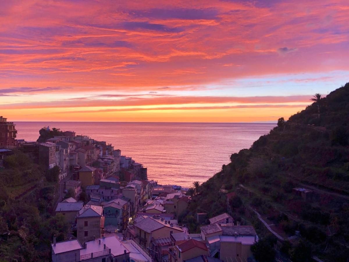 L' Attico Giallo Oro Di Giulia Manarola Bagian luar foto