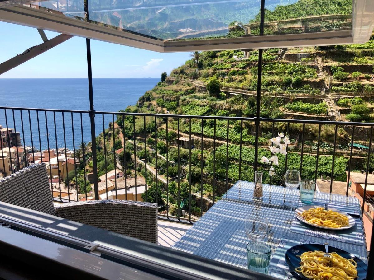 L' Attico Giallo Oro Di Giulia Manarola Bagian luar foto