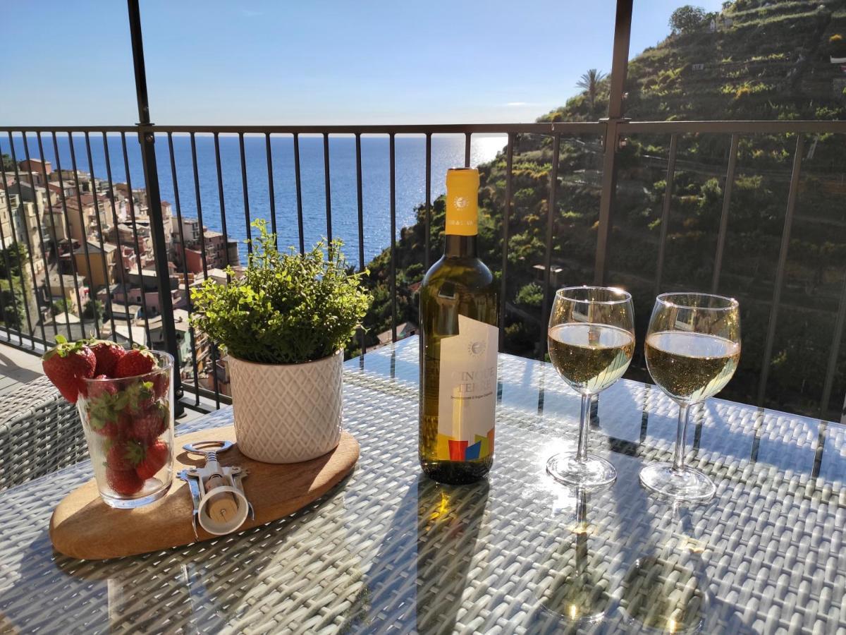 L' Attico Giallo Oro Di Giulia Manarola Bagian luar foto