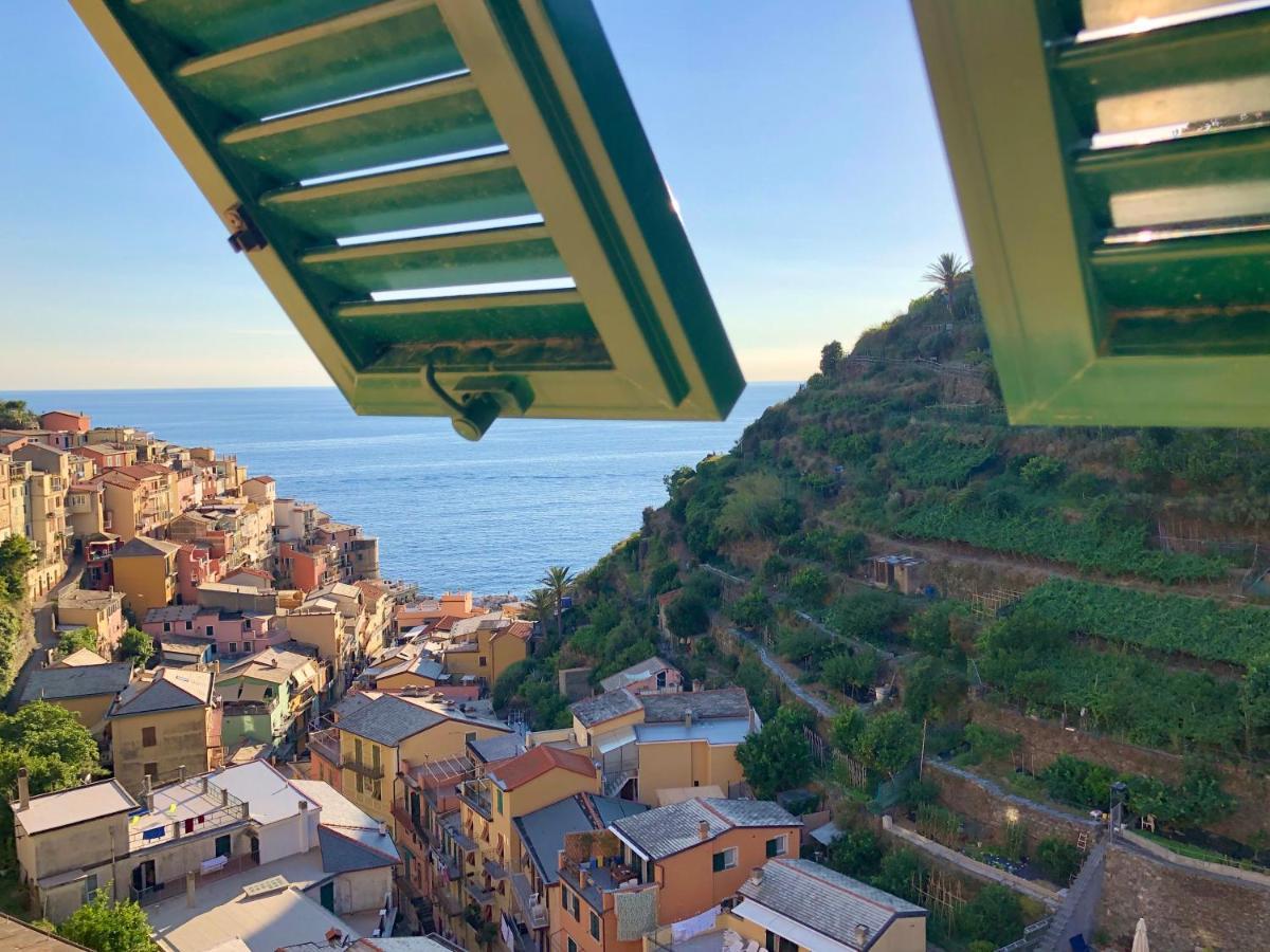 L' Attico Giallo Oro Di Giulia Manarola Bagian luar foto