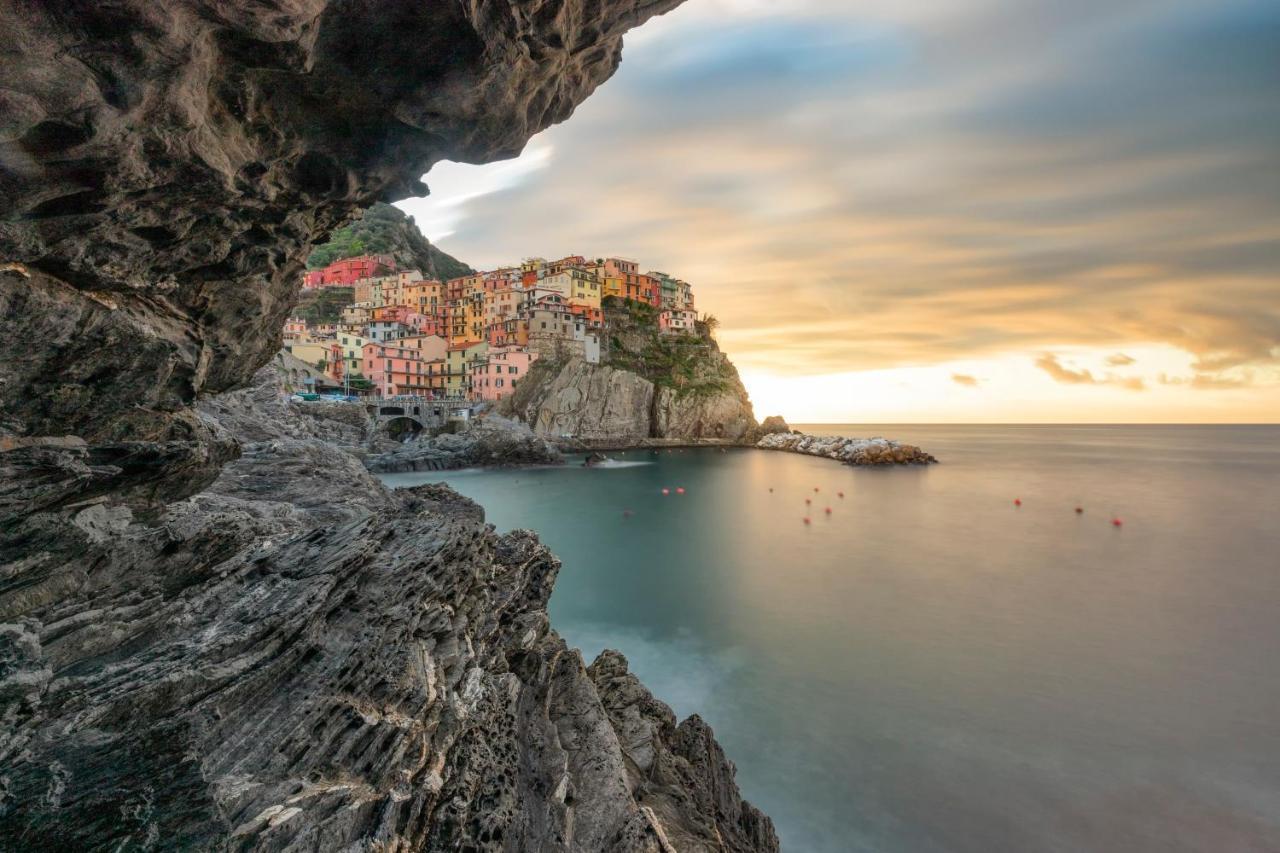 L' Attico Giallo Oro Di Giulia Manarola Bagian luar foto